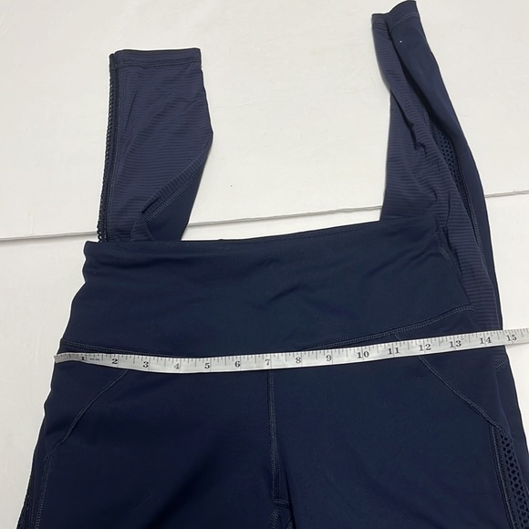 Victoria Secret Leggings with mesh side panel - Picture 5 of 8